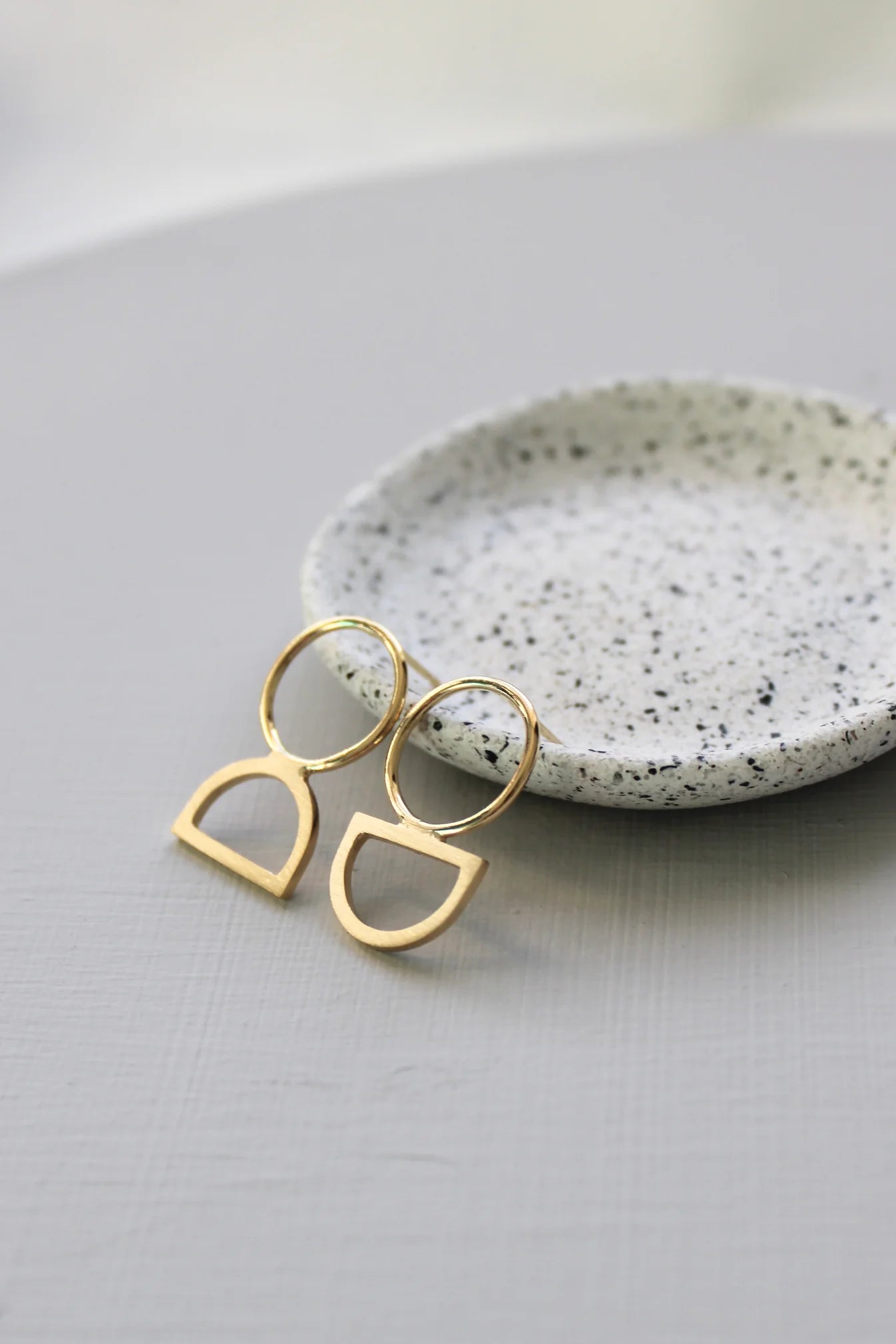 Arc/Circle Studs Gold
