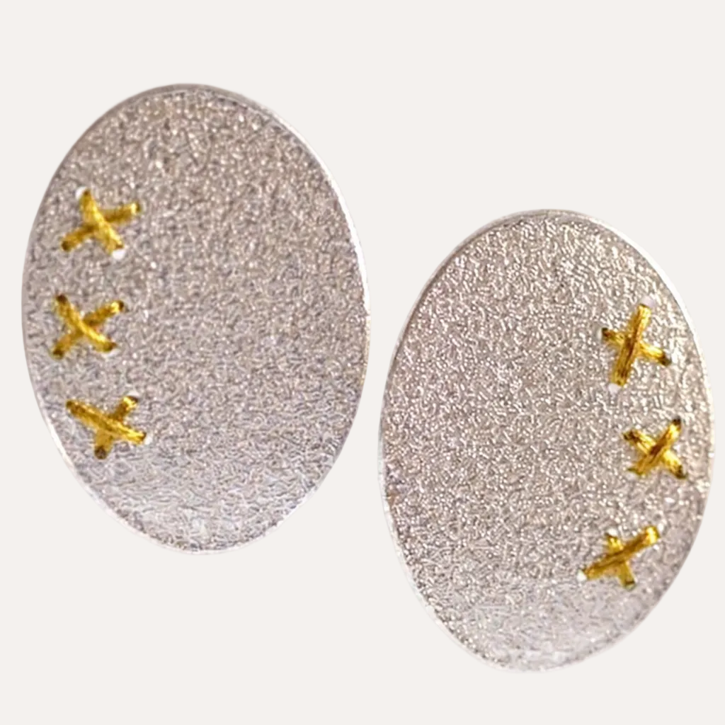 Sewn up earrings - 3 crosses gold thread