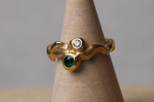 VAULT - Edita Houhou 14ct yellow gold ring with diamond and tsavorite