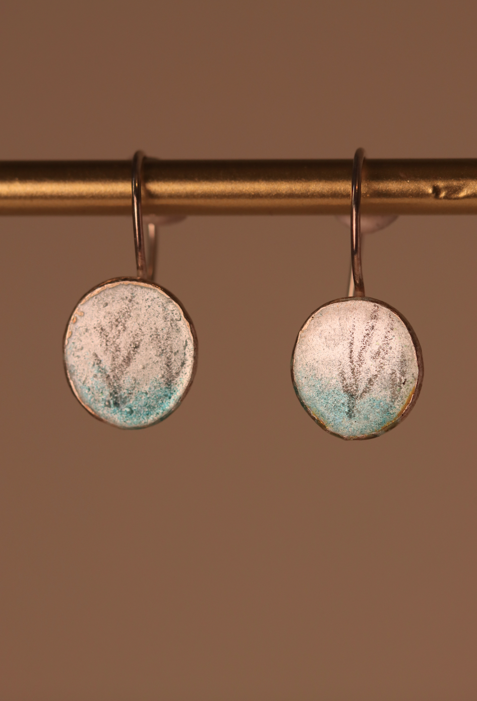 Enamelled hook oval earrings with drawn sprigs
