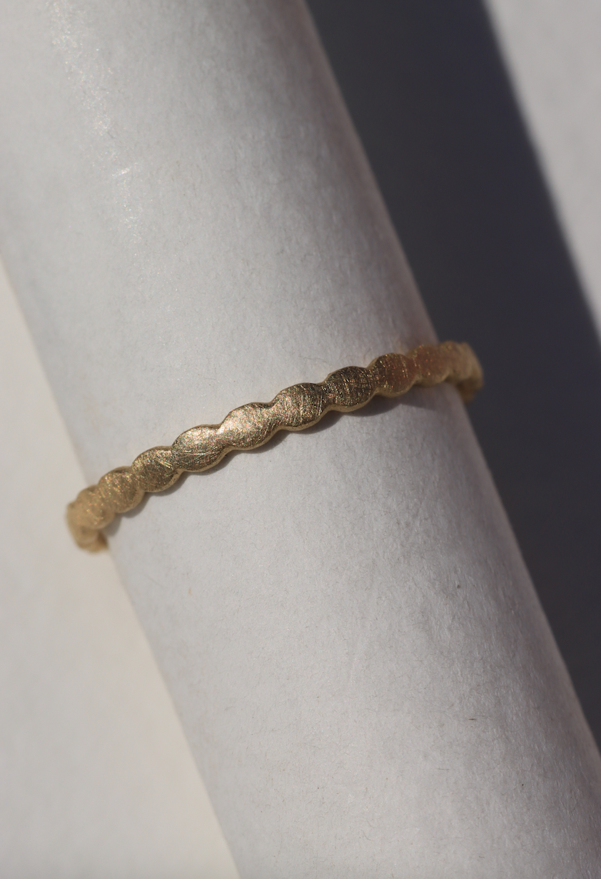 Scallop Ring in 18ct yellow gold