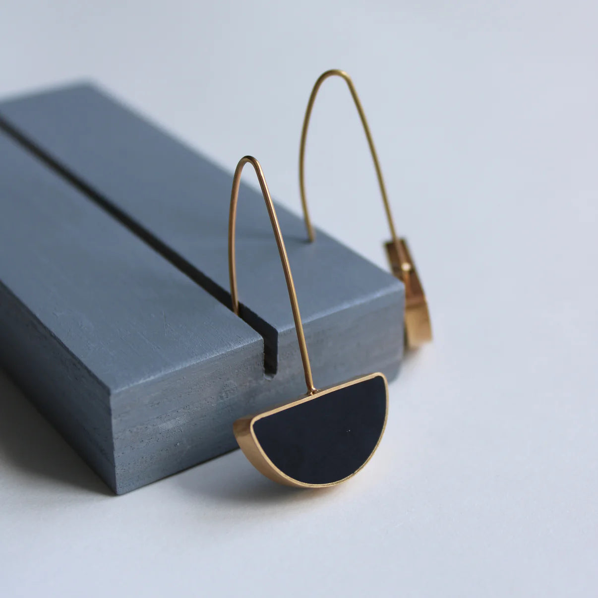 arc black drop earrings gold