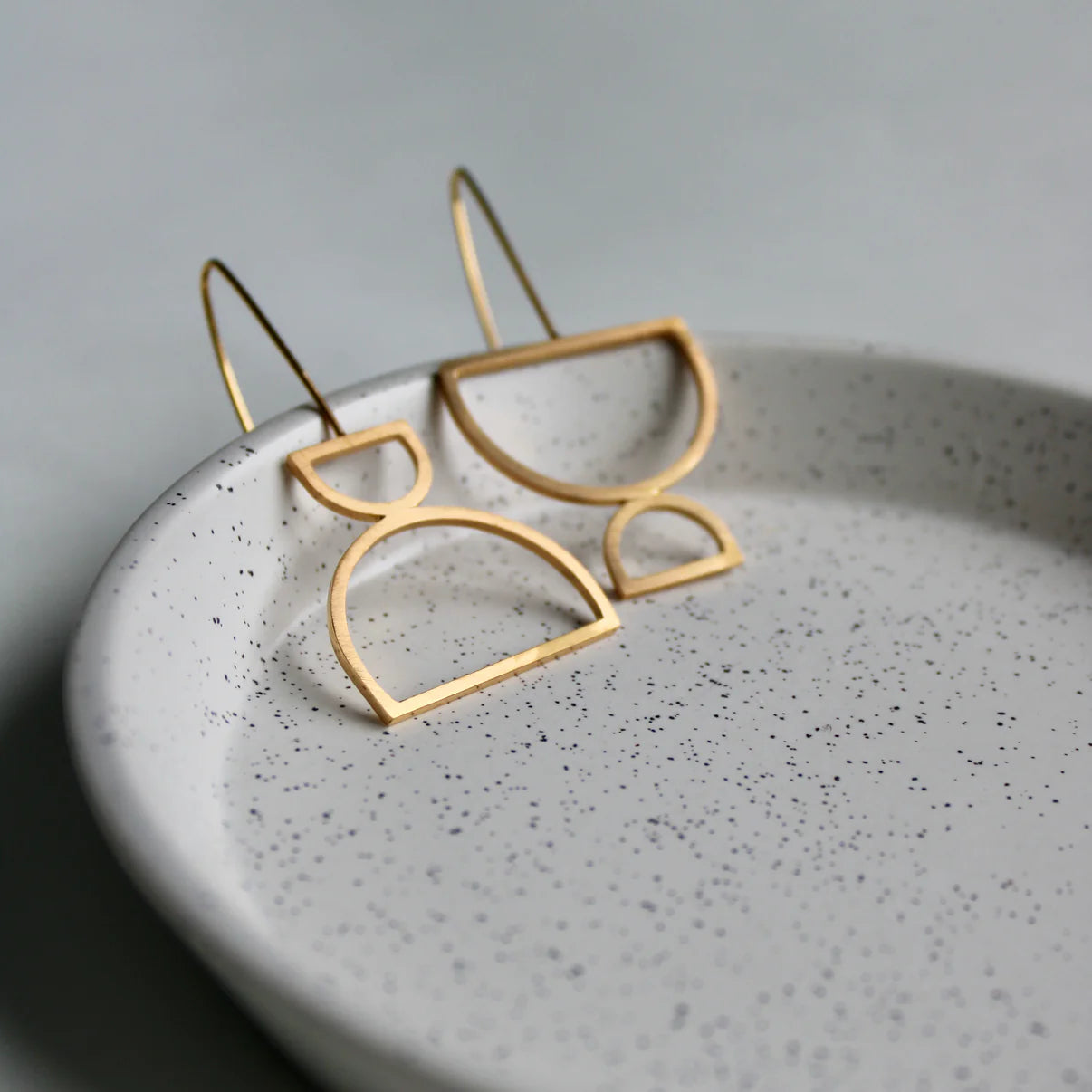 arc odd drop earrings