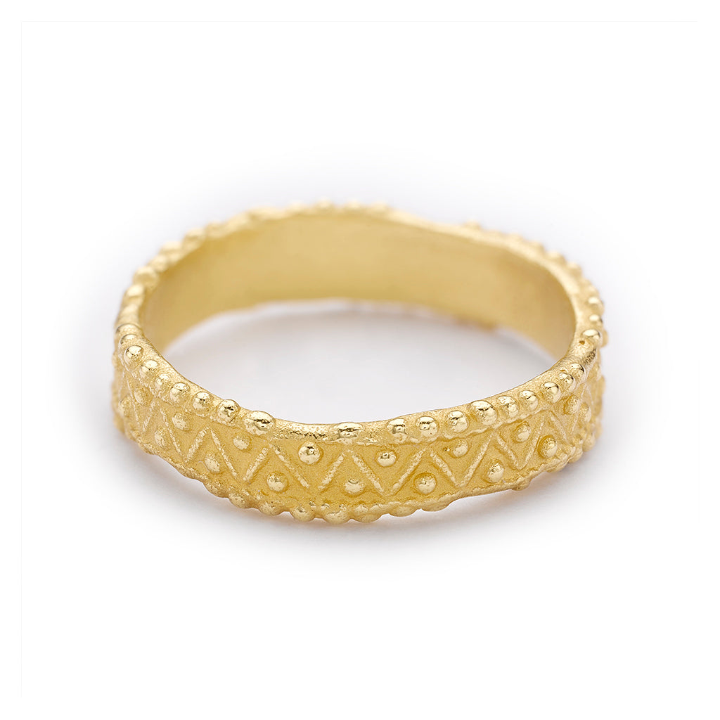 decorative gold ring