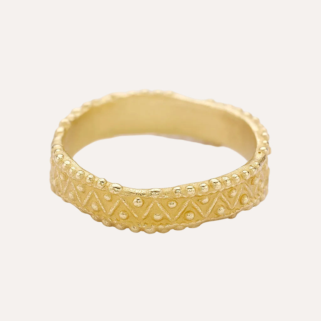 decorative gold ring