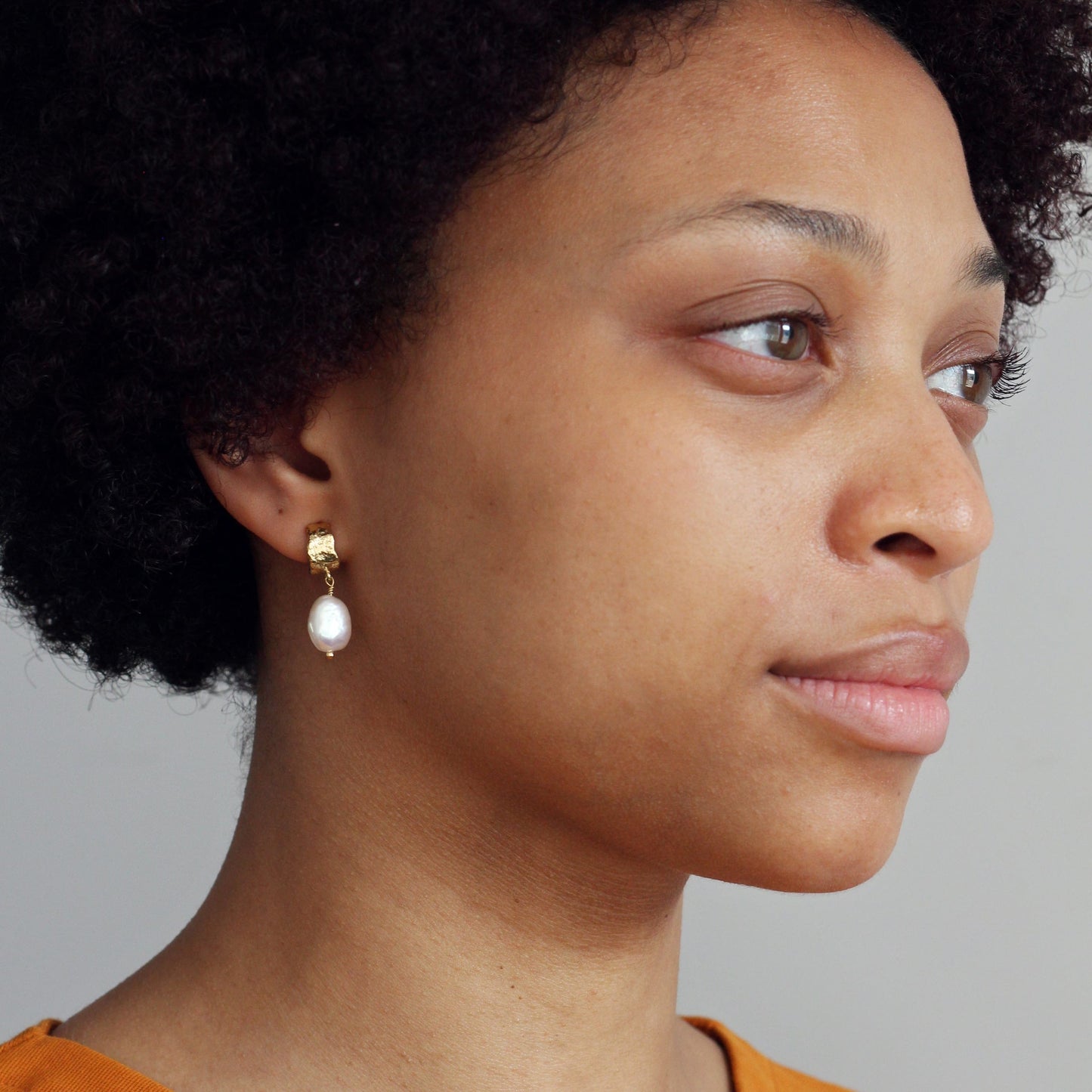 Bark Huggie Hoops with Pearl