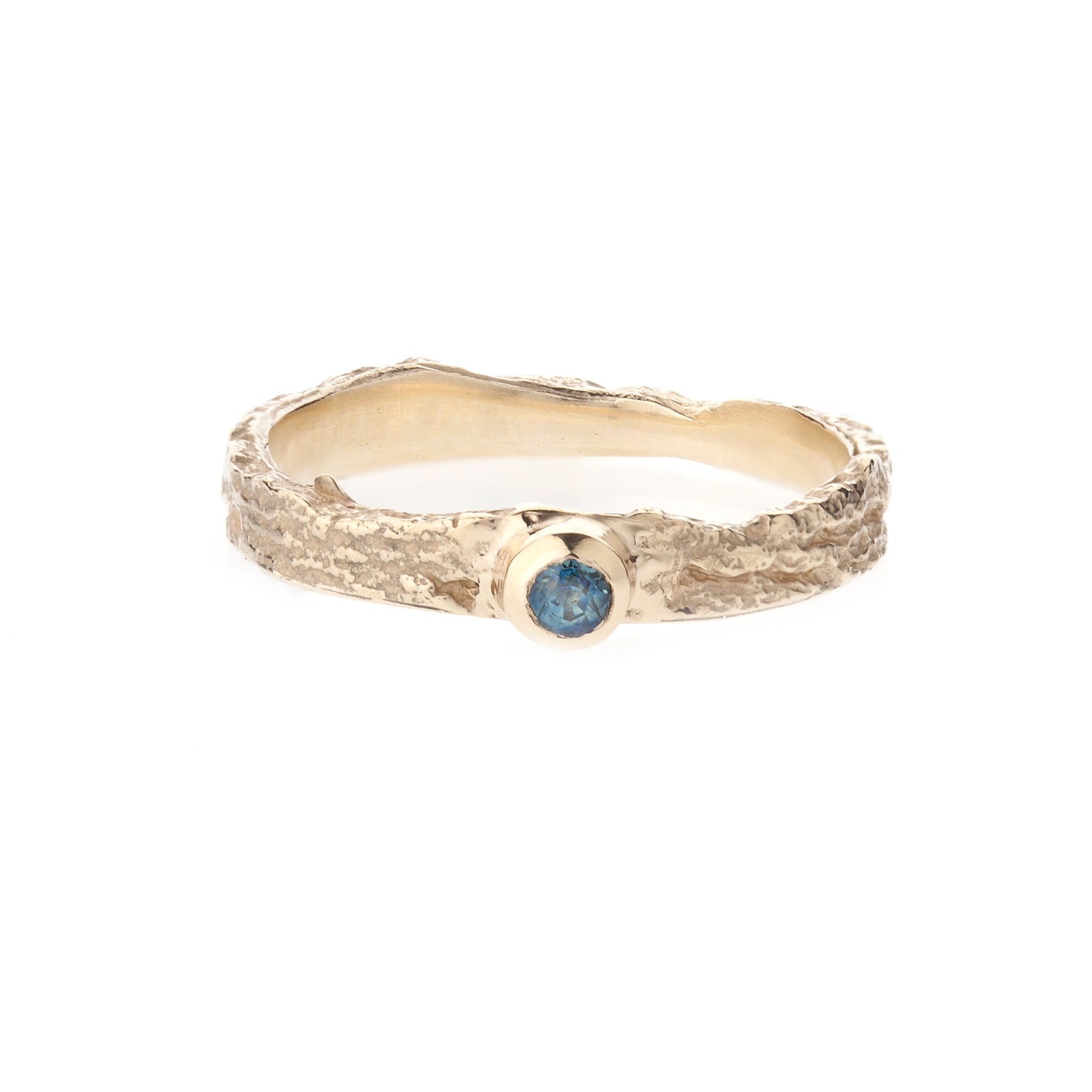 blue sapphire and gold ring