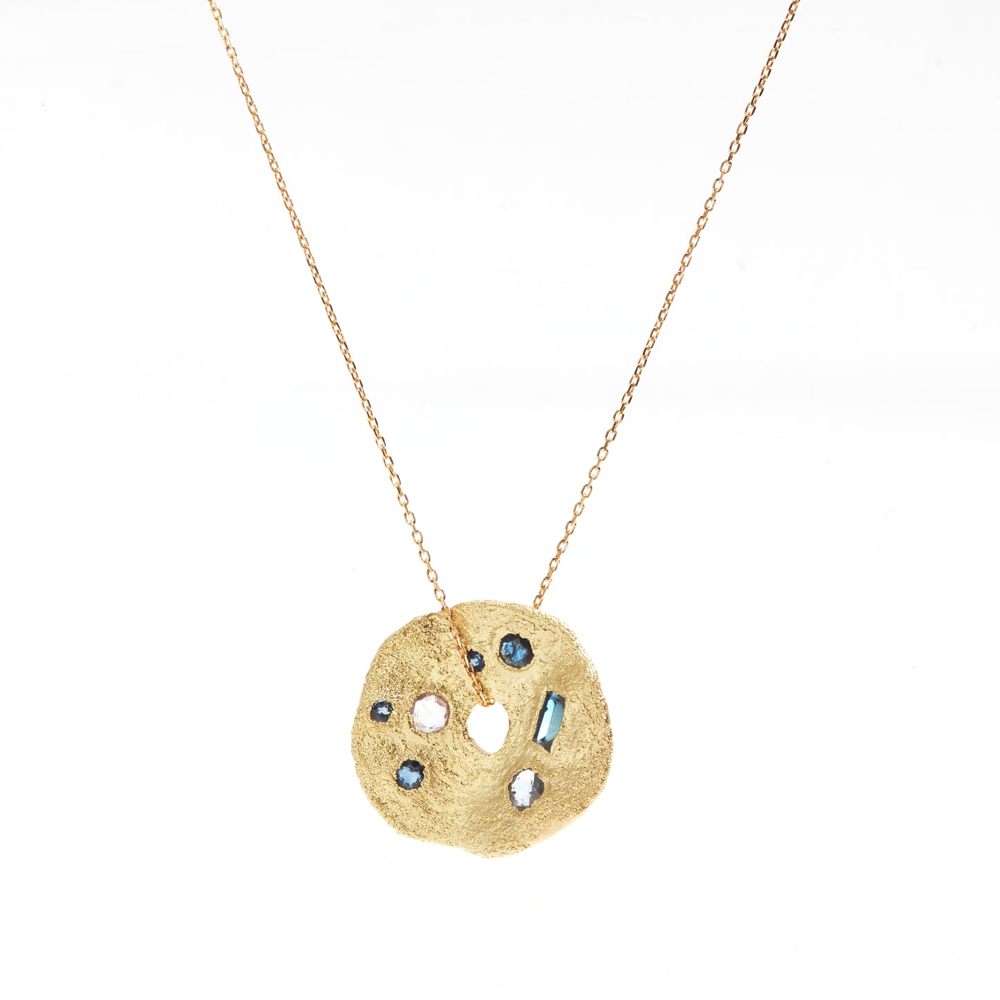 yellow gold and sapphire pendant