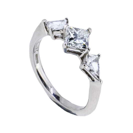 18ct White gold Ring