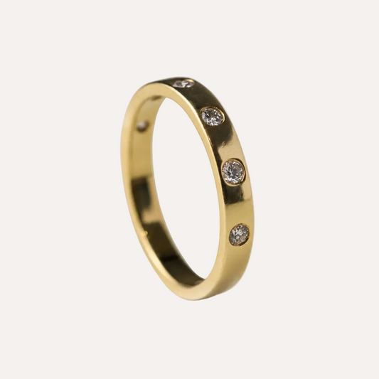 18ct wedding band with 6 diamonds