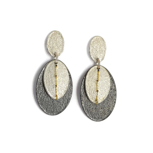 Sewn up dangly double earrings - oxi/gold thread