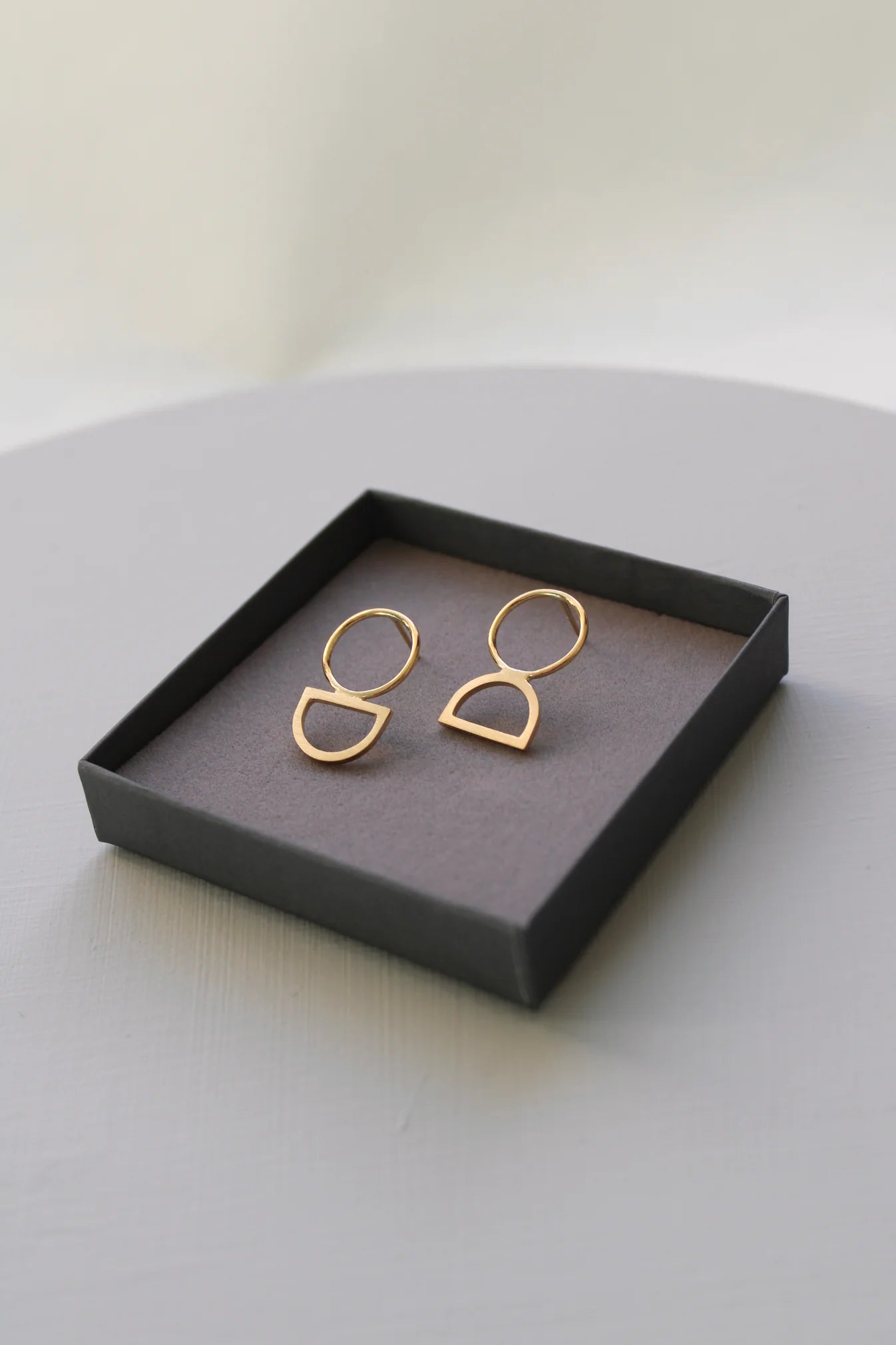 Arc/Circle Studs Gold