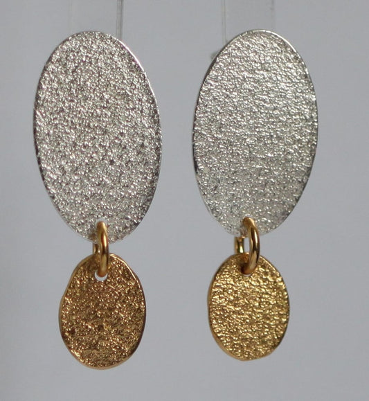 Textured dangly earring - silver/gp