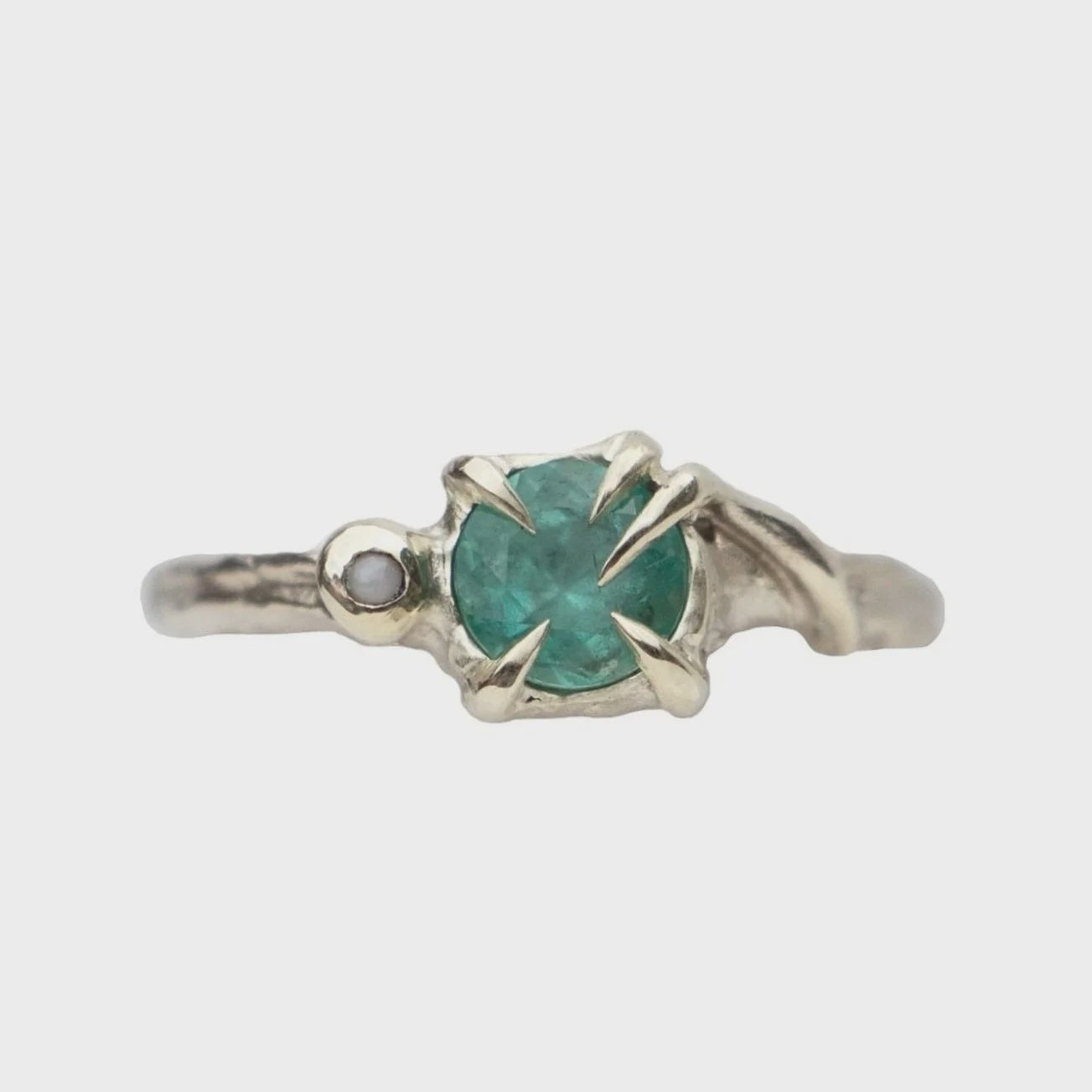 Falklands pearl & 0.84ct emerald ring in 9ct white gold