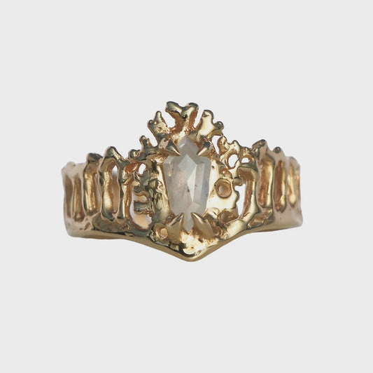 Coral queen ring with 0.67ct ice diamond in 14ct yellow gold
