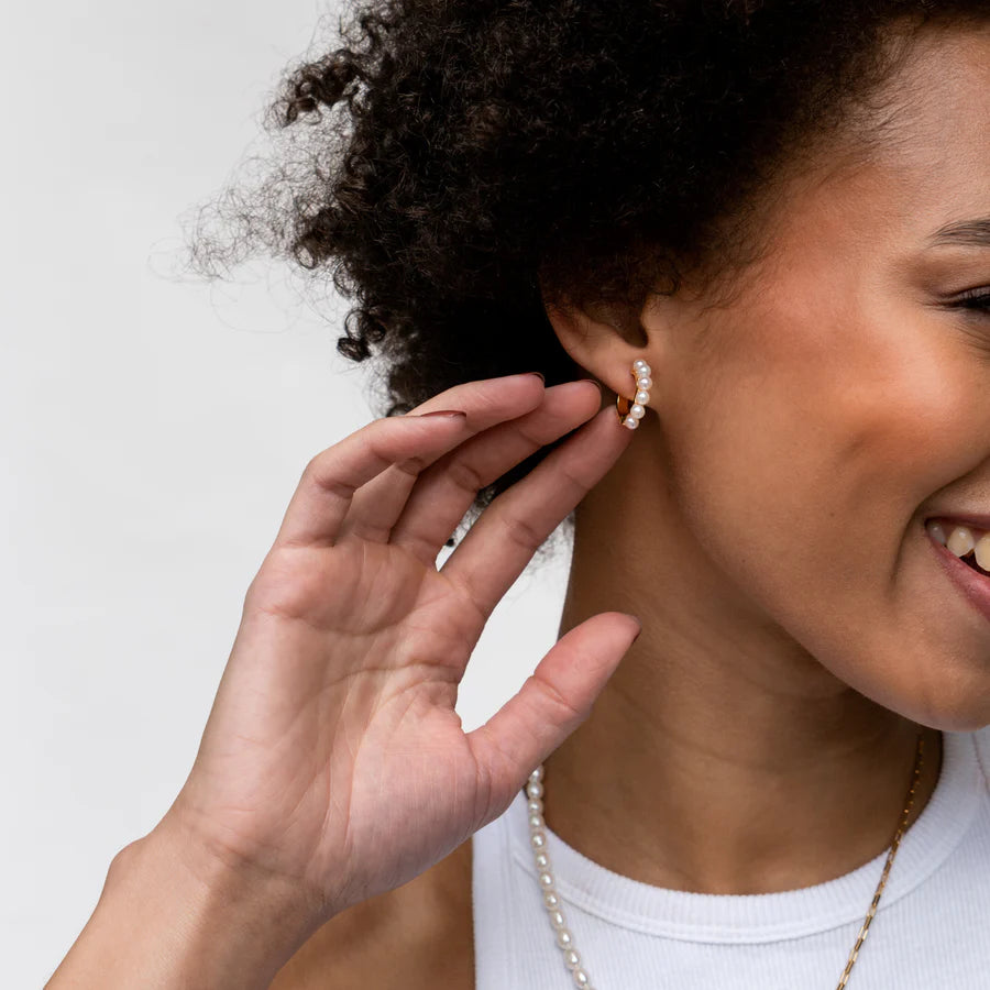 Medium Pearl Huggies