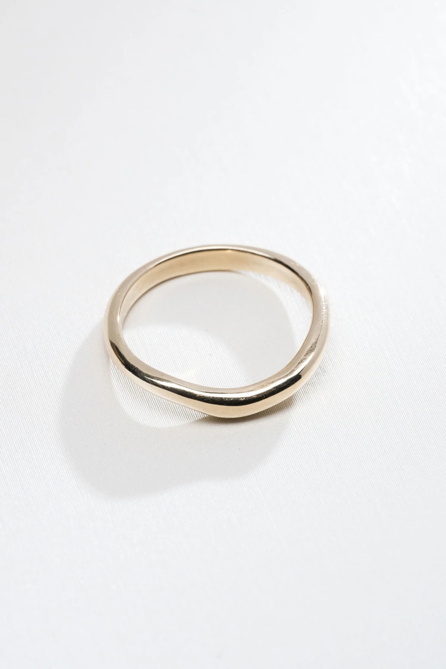 Fine Curve Wedding Ring