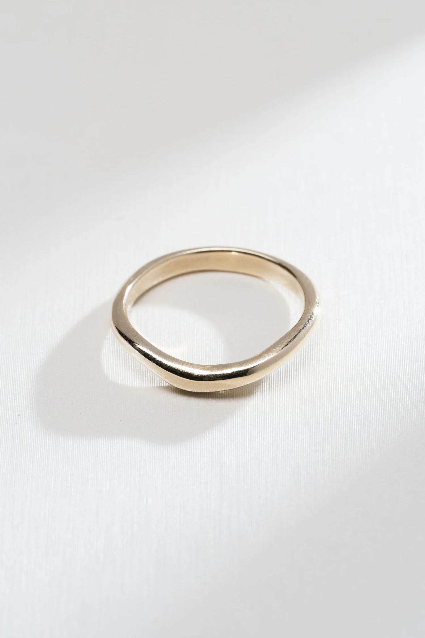 Fine Curve Wedding Ring