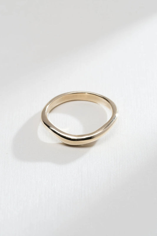 Fine Curve Wedding Ring