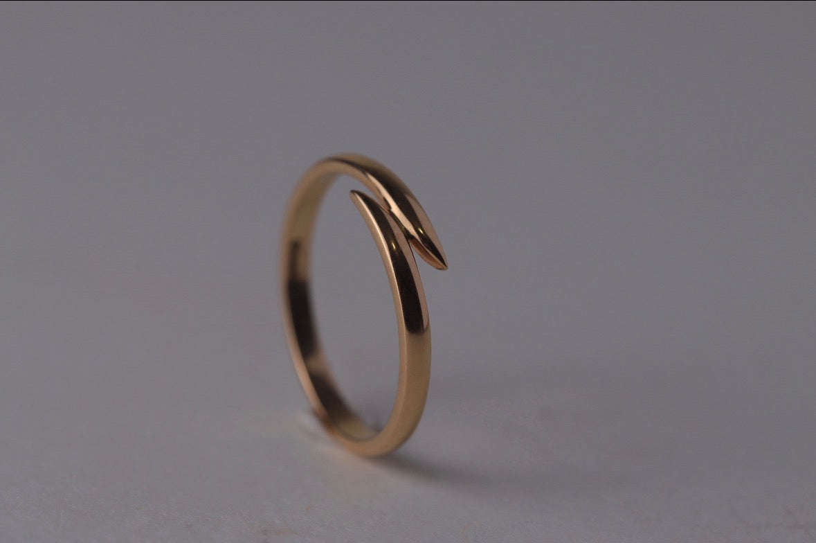 18ct Rose Gold cross over band