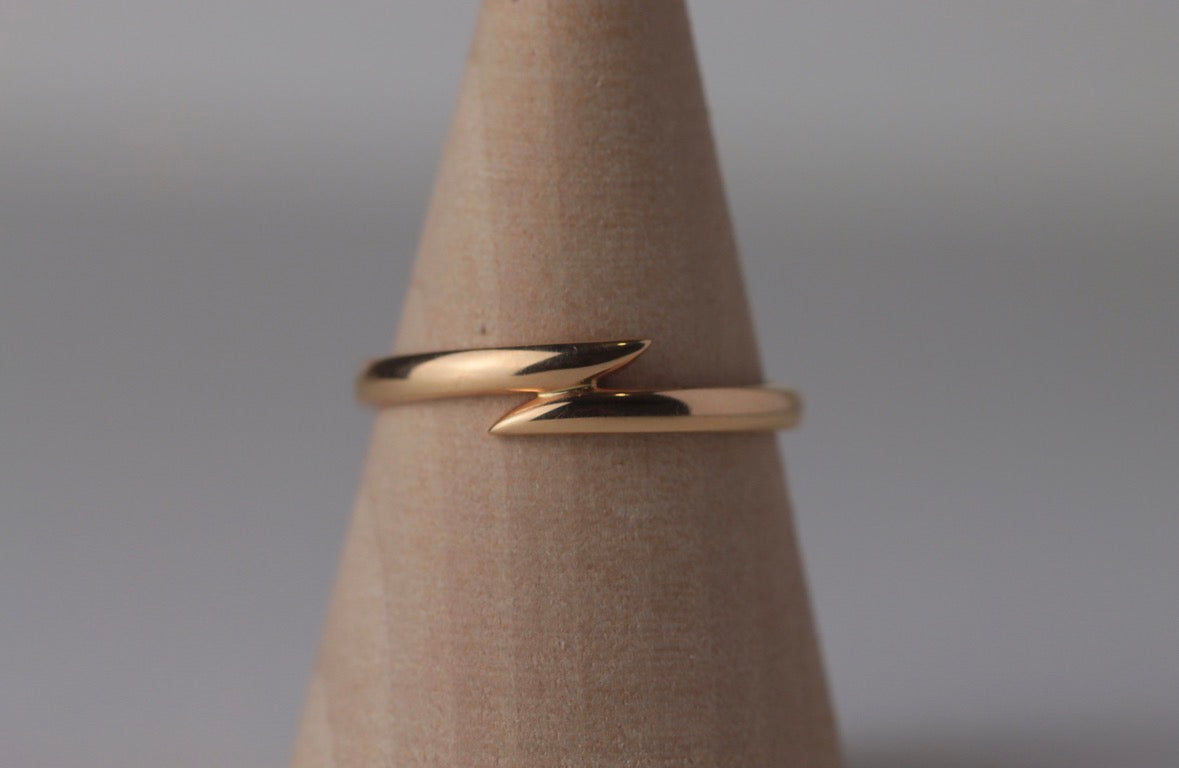 18ct Rose Gold cross over band