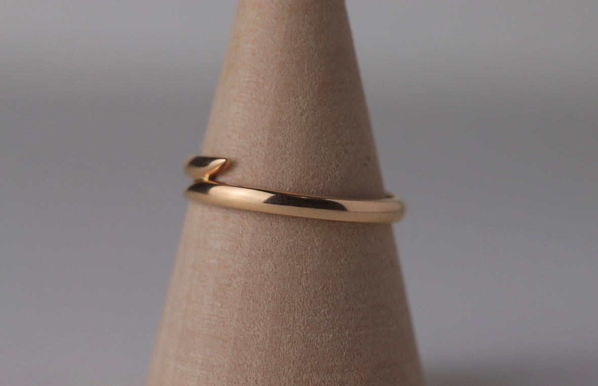 18ct Rose Gold cross over band