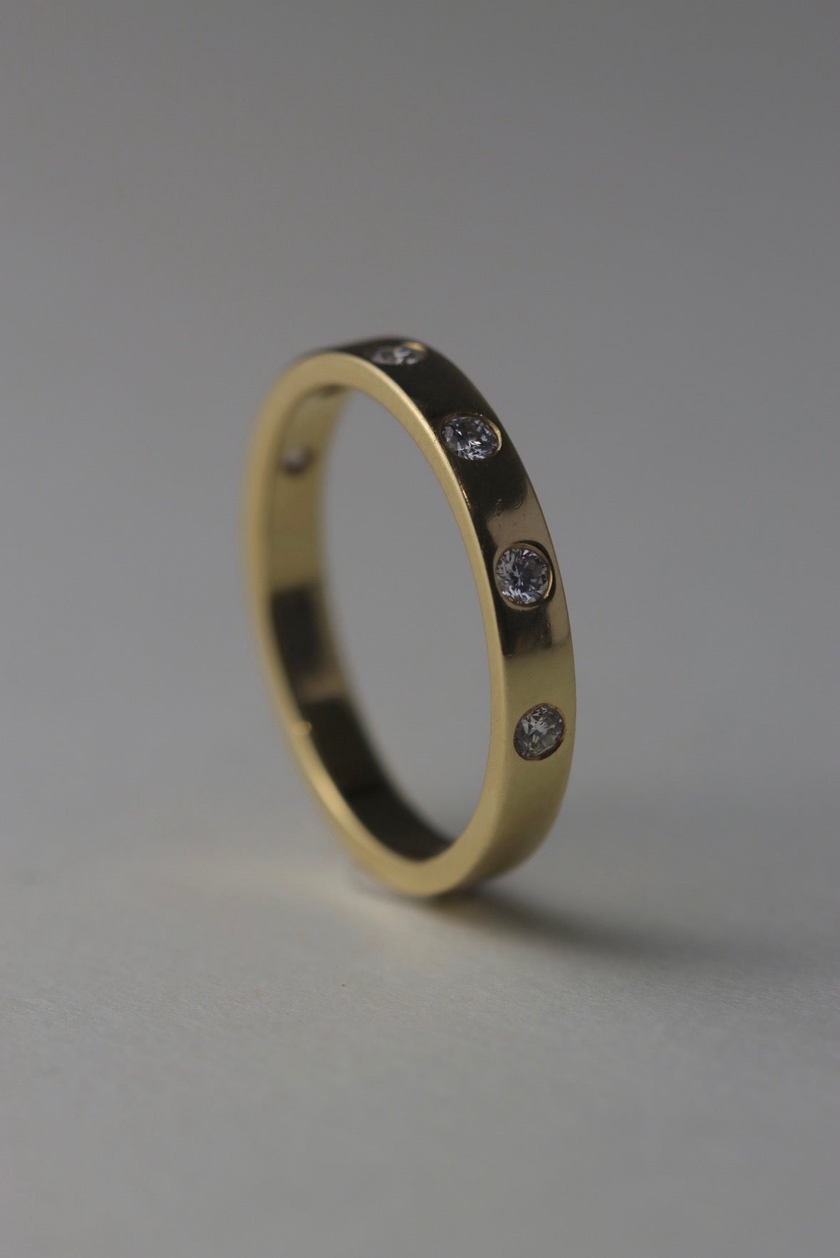 18ct wedding band with 6 diamonds