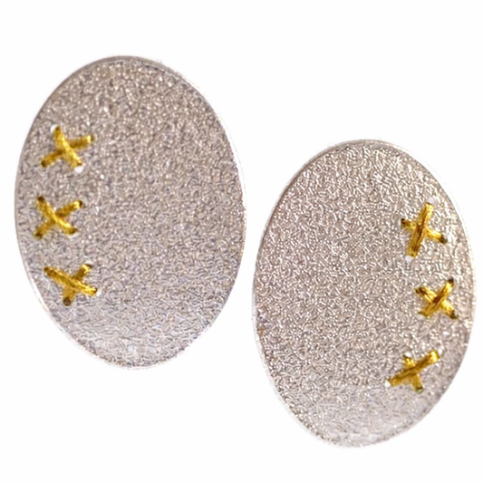 Sewn up earrings - 3 crosses gold thread