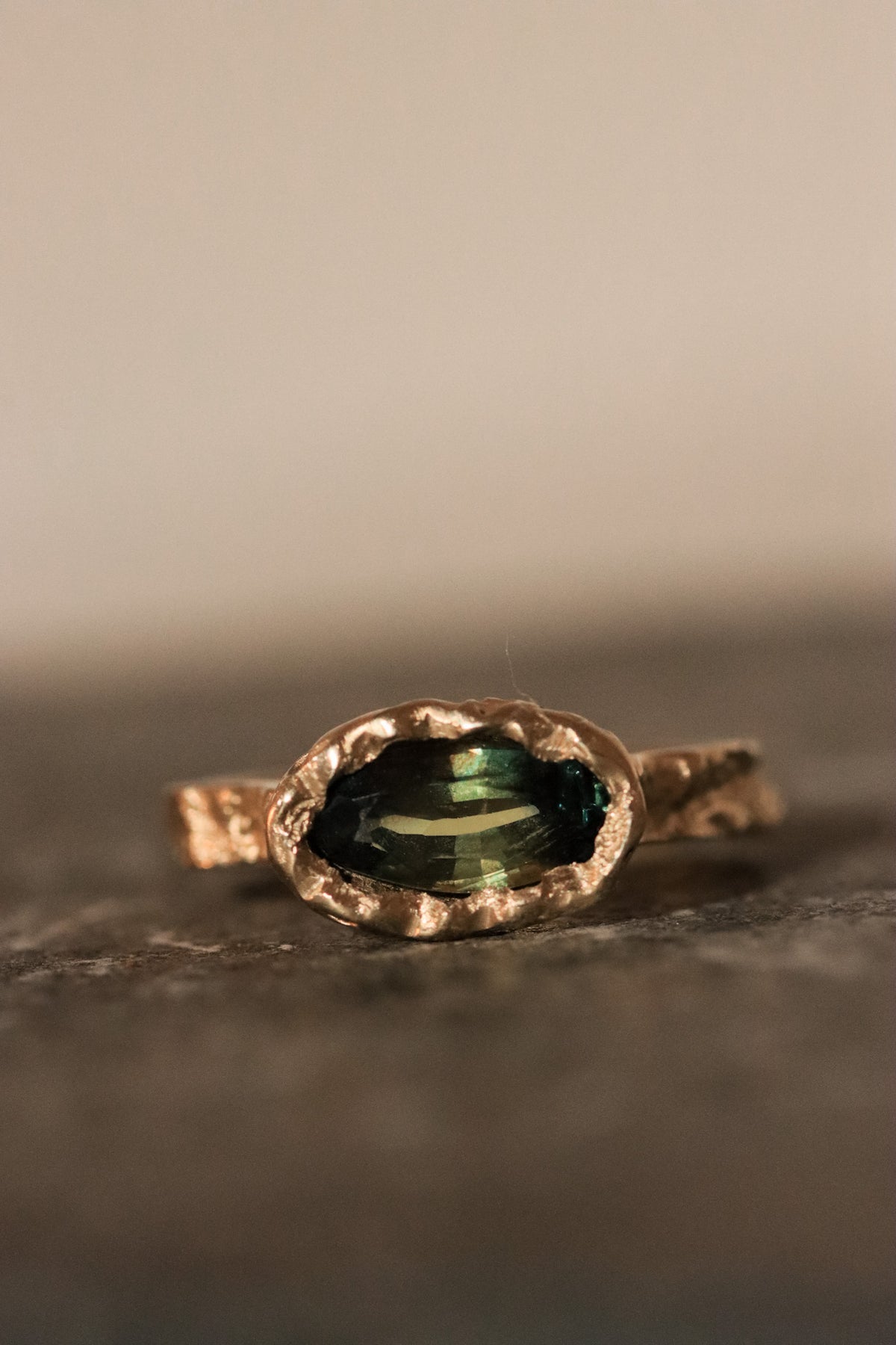 East west hawthorn ring montana sapphire