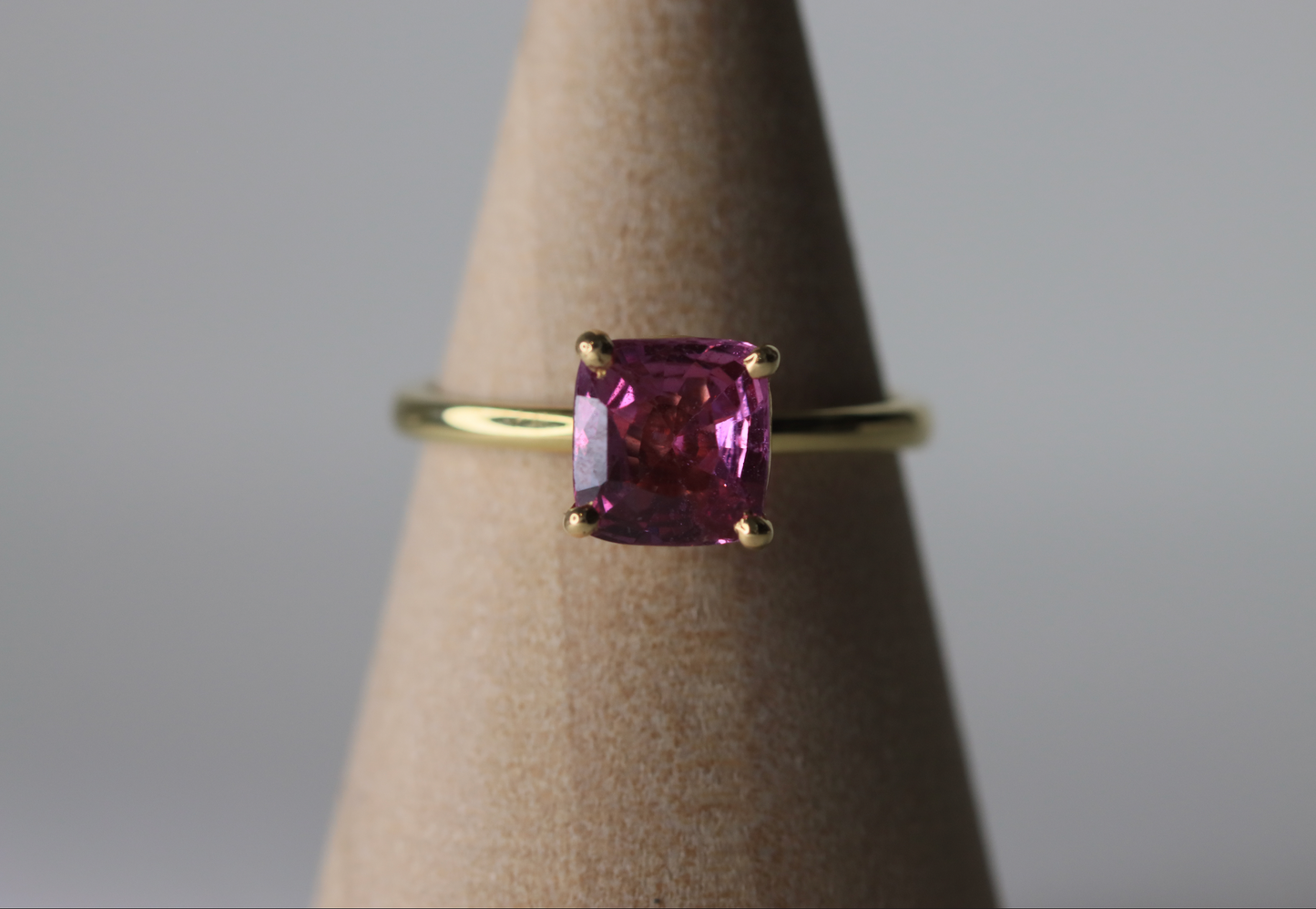 18ct yellow gold pink sapphire solitaire