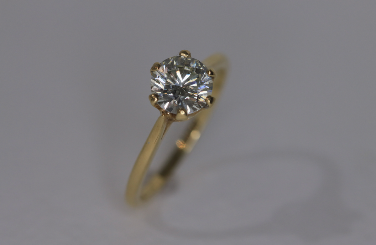 18ct yellow gold diamond solitaire