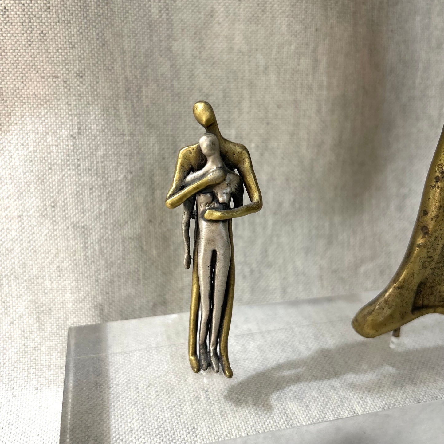 couple sculpture